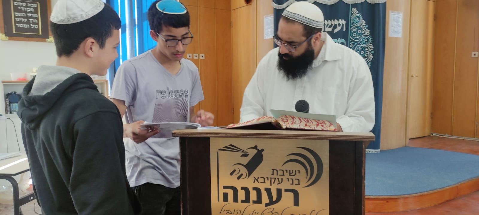 מבחן ראש הישיבה עם שני תלמידים